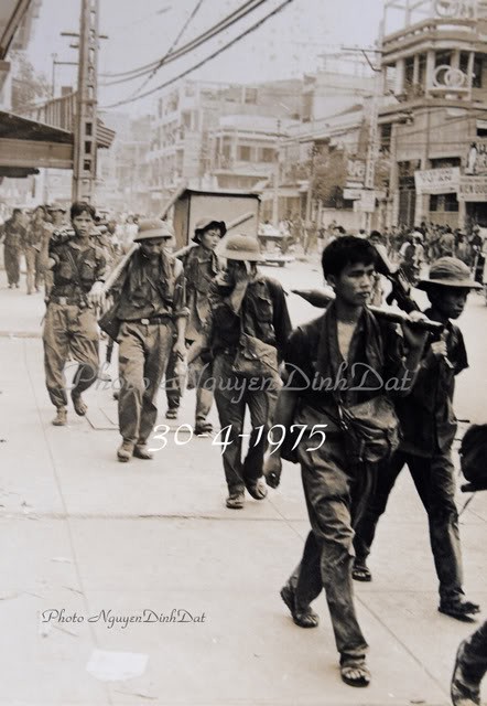 Những chiến sĩ Giải phóng quân trên đường phố Sài Gòn 30/4/1975
